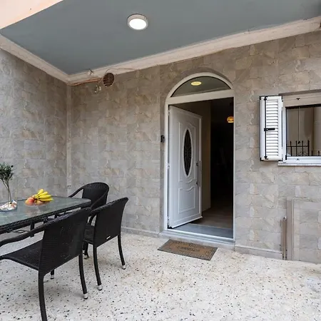 Behind The Sea Kitries * Kitriai