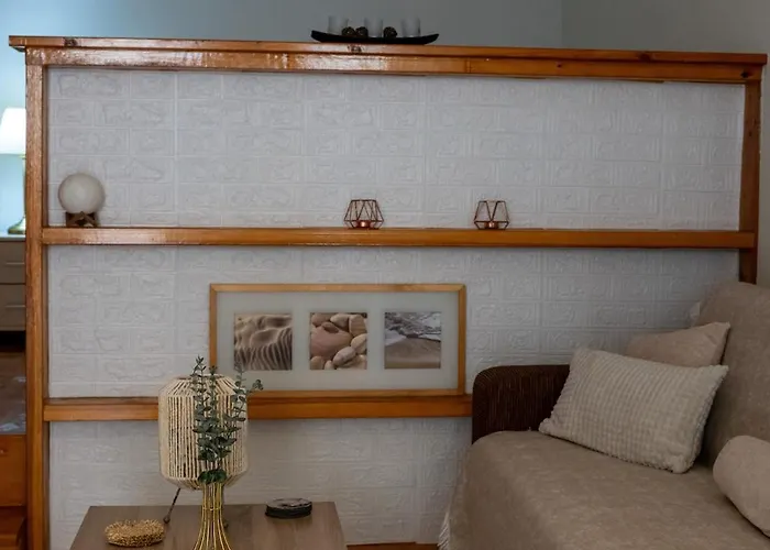 Behind The Sea Kitries Kitriaí