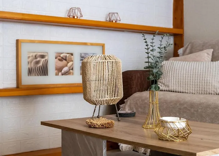 Behind The Sea Kitries * Kitriaí